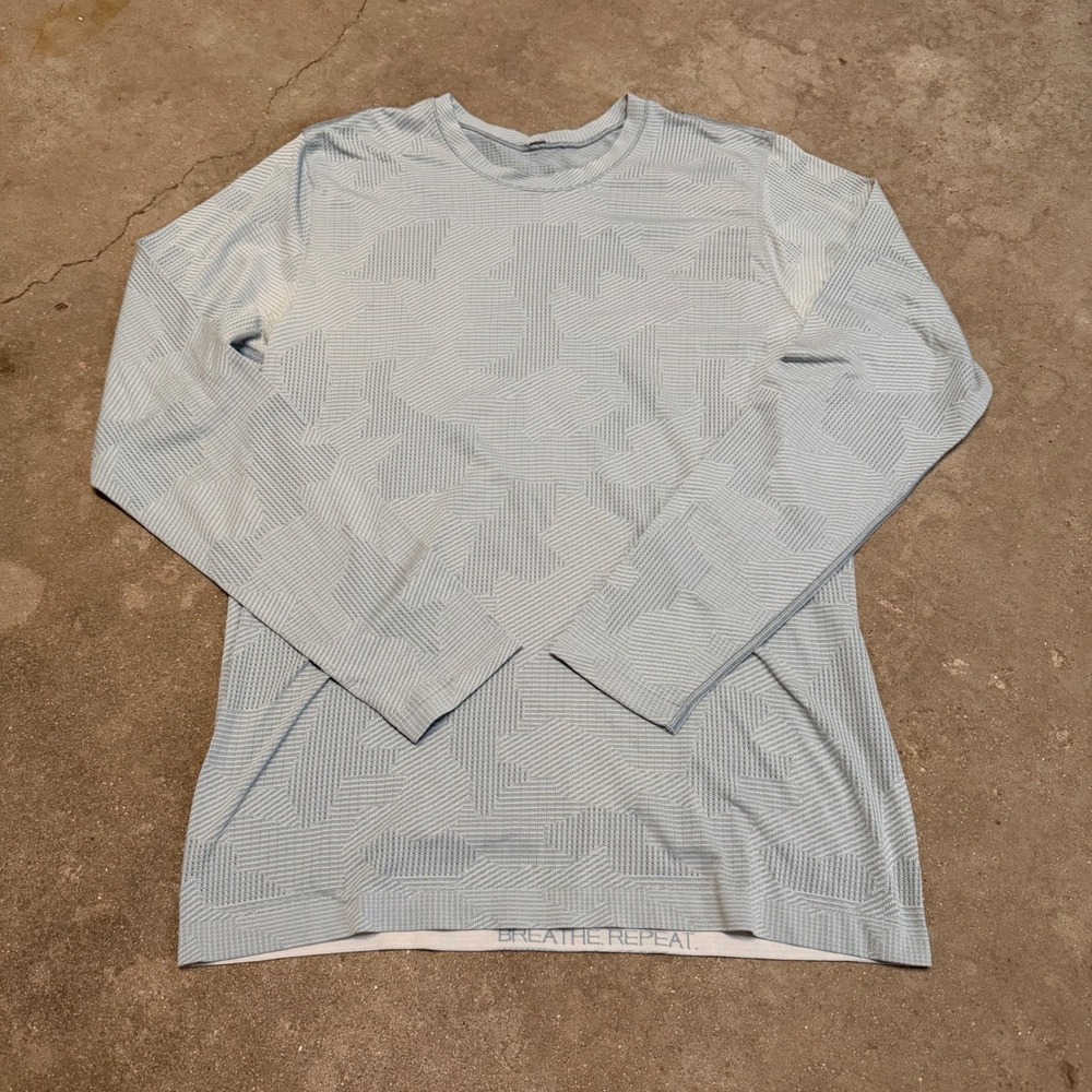 Lululemon Metal Vent Tech Shirt Mens M Blue Grey Geometric Long Sleeve Training